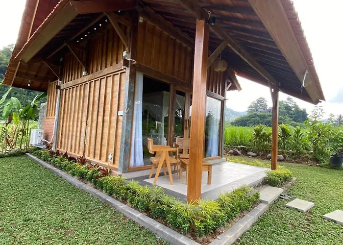 Kubu Sakian And Restaurant Sidemen (Bali)
